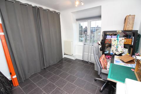 2 bedroom flat to rent, Green Lane, Morden SM4