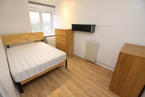 2 bedroom flat to rent, Green Lane, Morden SM4