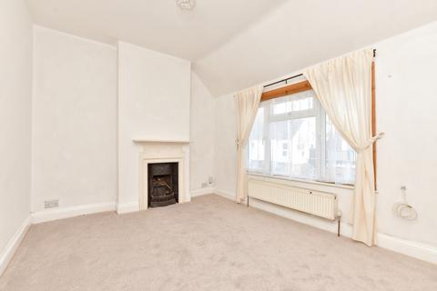 3 bedroom detached house to rent, Victoria Road Coulsdon CR5