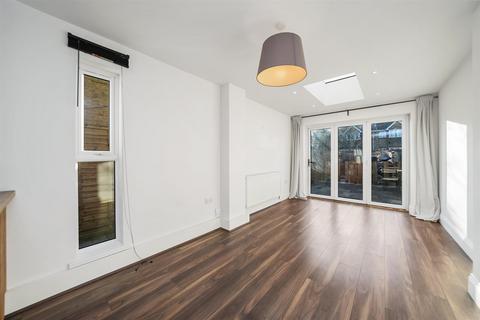 2 bedroom apartment for sale, Connaught Road, London E4