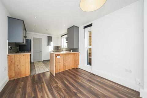 2 bedroom apartment for sale, Connaught Road, London E4