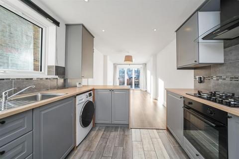 2 bedroom apartment for sale, Connaught Road, London E4