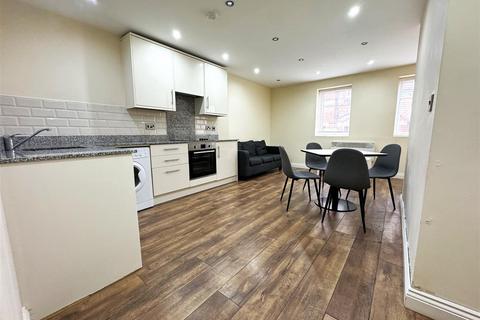 2 bedroom flat to rent, Brunswick Court, Leeds