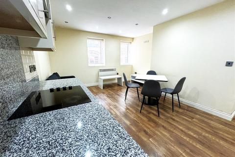 2 bedroom flat to rent, Brunswick Court, Leeds