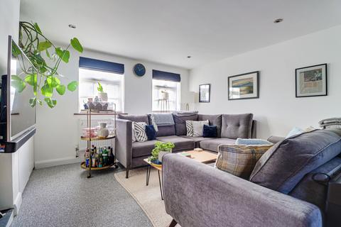 2 bedroom end of terrace house for sale, Cravells Road, Harpenden, Hertfordshire, AL5