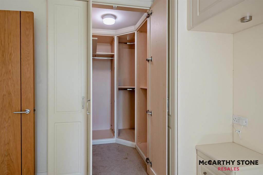 Walk-in wardrobe