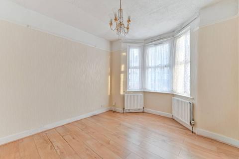 2 bedroom end of terrace house to rent, Lakehall Road, Thornton Heath, CR7