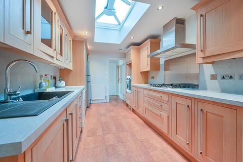 5 bedroom semi-detached house to rent, Courtfield Gardens, West Ealing, London, W13