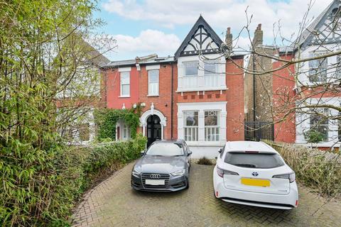 5 bedroom semi-detached house to rent, Courtfield Gardens, West Ealing, London, W13