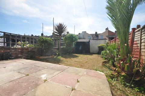 3 bedroom terraced house to rent, Powerscourt Road Portsmouth PO2