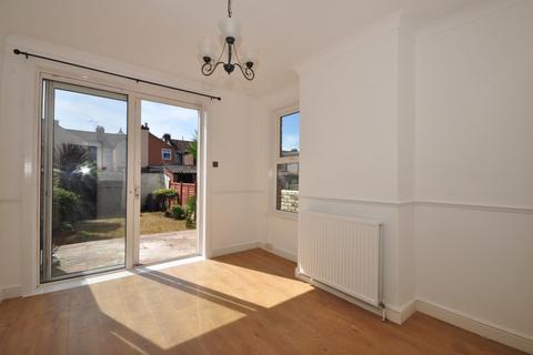 3 bedroom terraced house to rent, Powerscourt Road Portsmouth PO2