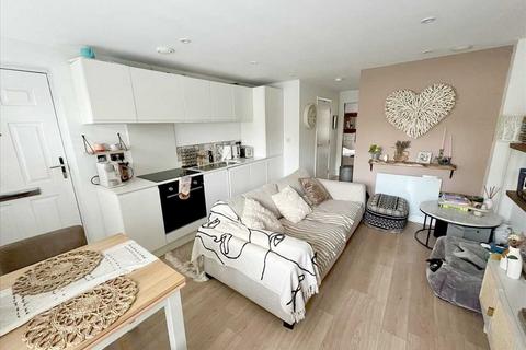 1 bedroom flat for sale, Park Mews, Bushey, WD23.