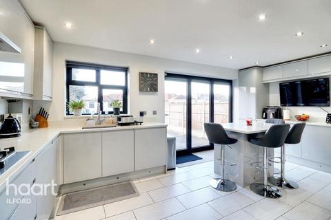 321 Aldborough Road South, Ilford, IG3 8JE