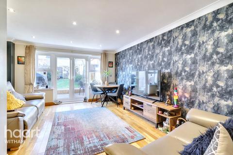 3 bedroom townhouse for sale, Randall Close, Witham