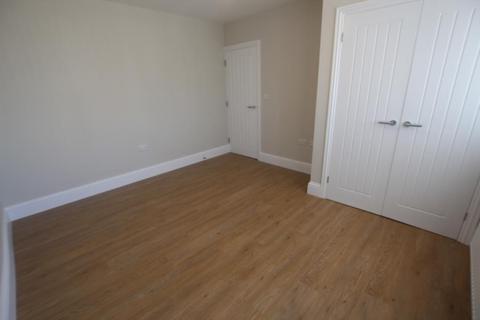 4 bedroom terraced house to rent, Oriental Road, Woking GU22