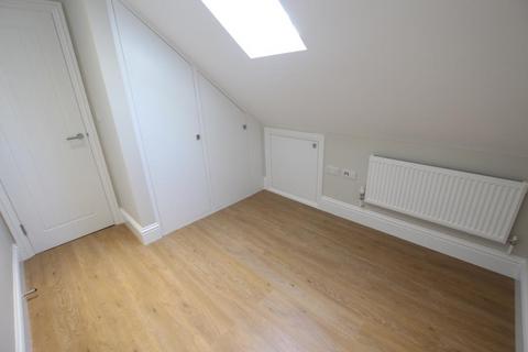 4 bedroom terraced house to rent, Oriental Road, Woking GU22