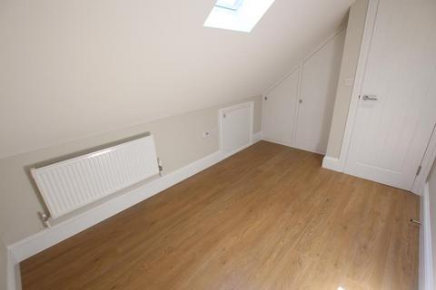 4 bedroom terraced house to rent, Oriental Road, Woking GU22