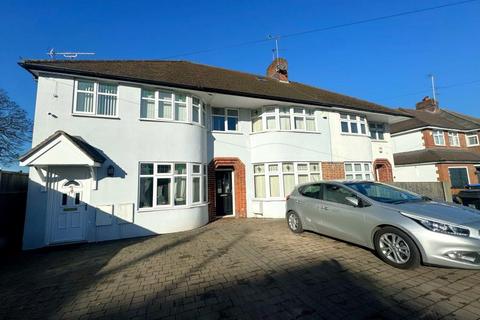 4 bedroom terraced house to rent, Oriental Road, Woking GU22