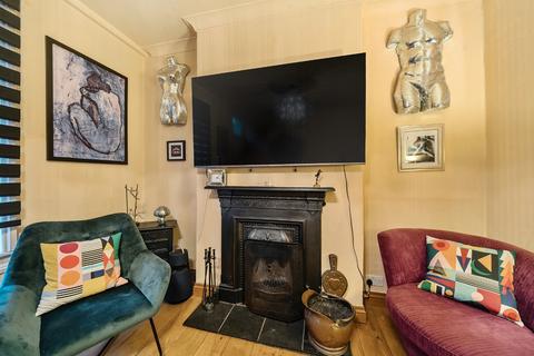 2 bedroom terraced house for sale, East Street, Farnham, Surrey, GU9