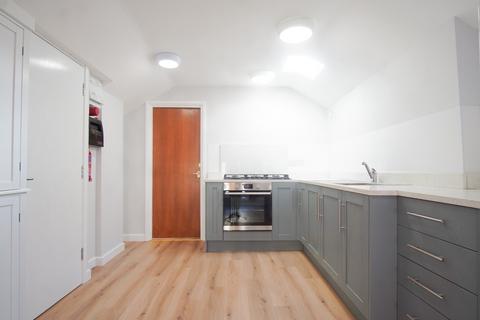 5 bedroom flat to rent, West Street, Bristol BS2