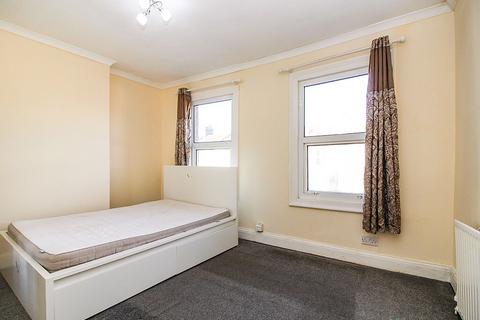 3 bedroom end of terrace house to rent, Sylvan Road, Forest Gate, E7 8BN