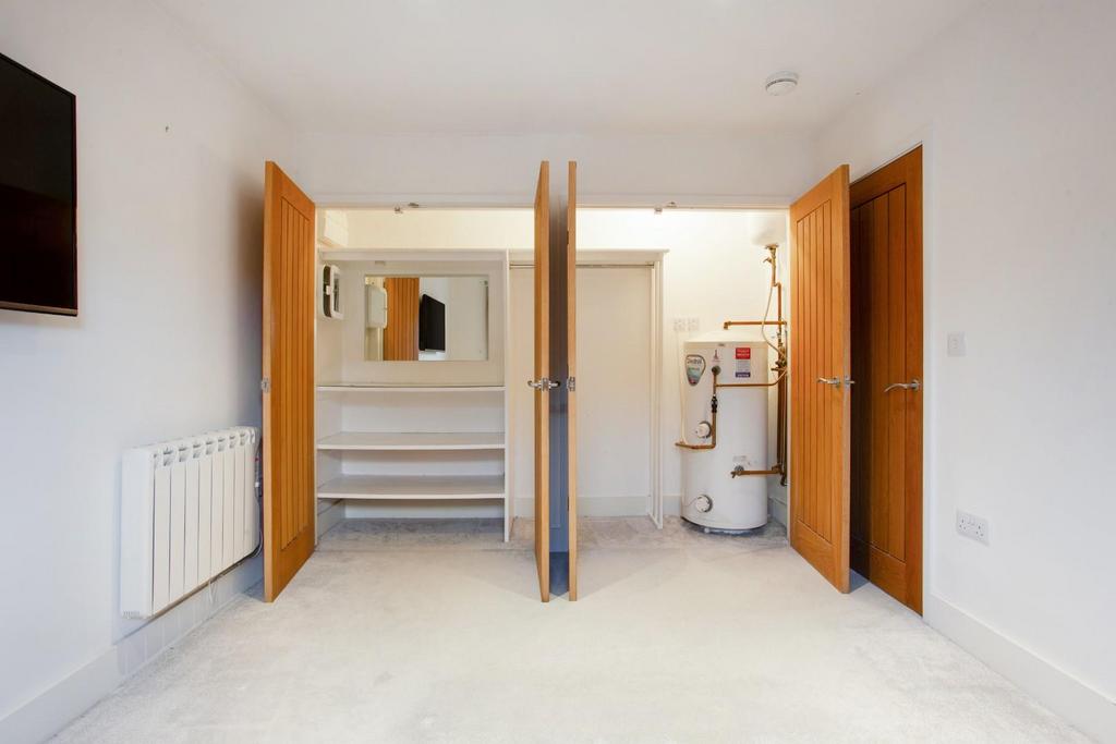83760 3 Holt Court Brown Street (24).jpg