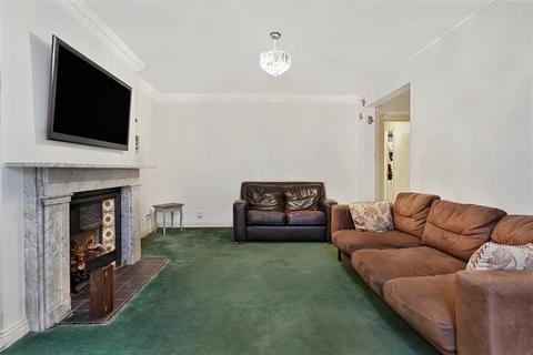 3 bedroom flat for sale, Christchurch Road, London N8