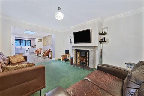 3 bedroom flat for sale, Christchurch Road, London N8