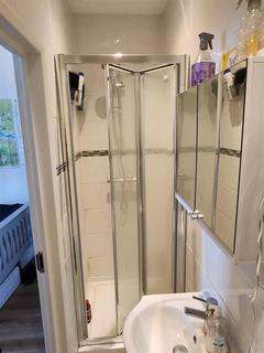 House share to rent, Allison Road, London N8