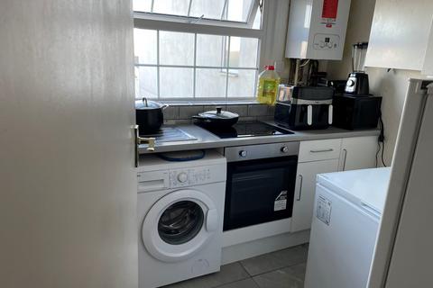 2 bedroom flat to rent, London Road, Westcliff-on-Sea SS0