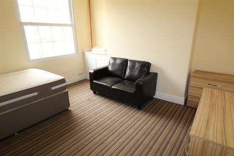 2 bedroom apartment to rent, Gloucester Street, Leamington Spa