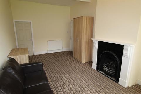 2 bedroom apartment to rent, Gloucester Street, Leamington Spa