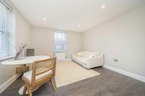 2 bedroom flat for sale, Baker Street, Weybridge KT13