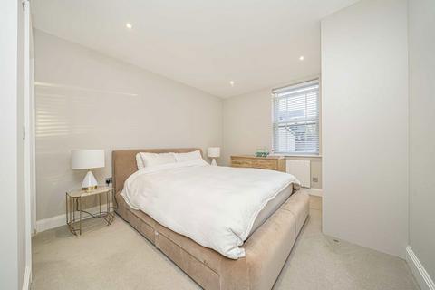 2 bedroom flat for sale, Baker Street, Weybridge KT13