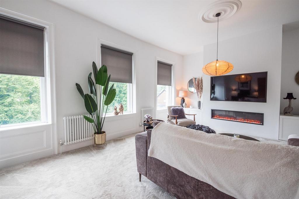 Living Room/Bedroom