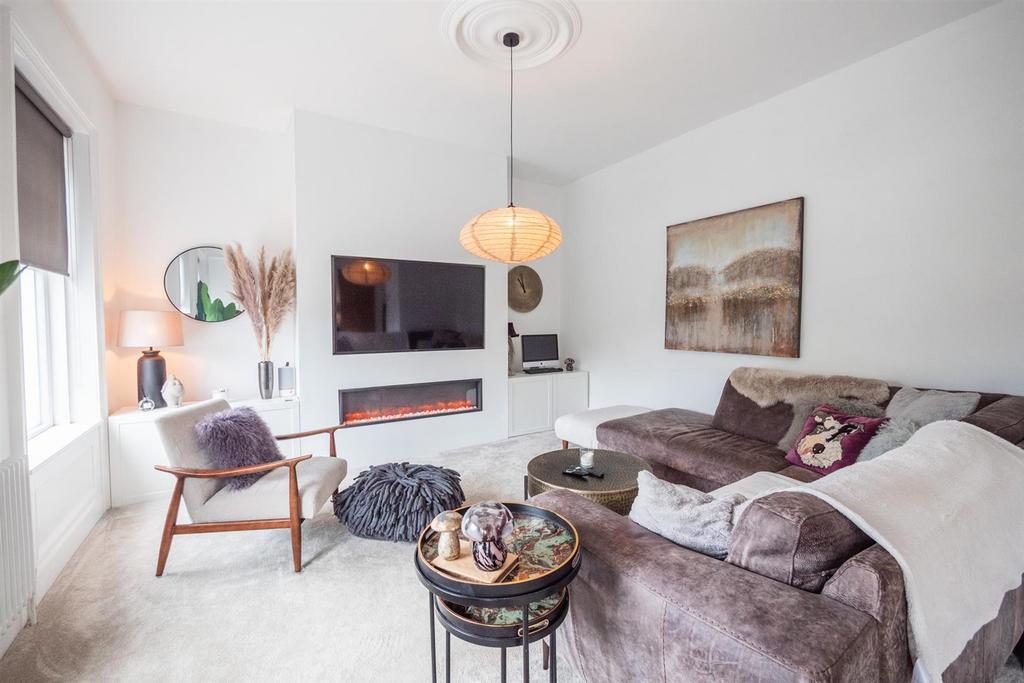 Living Room/Bedroom