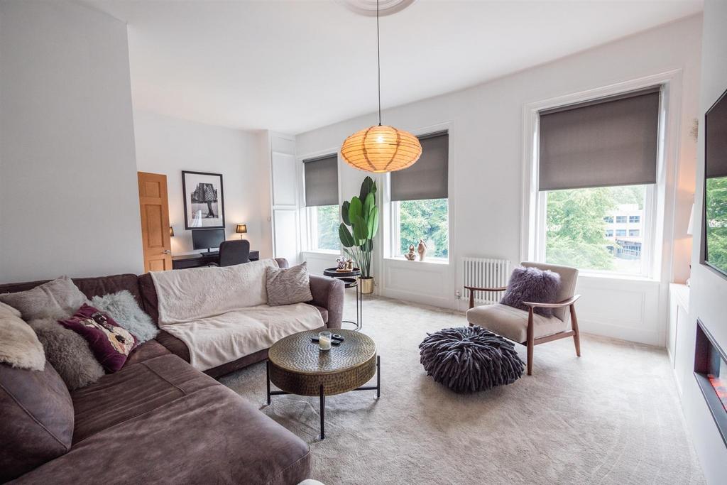 Living Room/Bedroom
