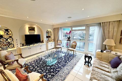 4 bedroom apartment for sale, Sommerville Court, Park Lane, Salford, M7 – Rare Opportunity: Two Apartments Merged into One Elegant Home