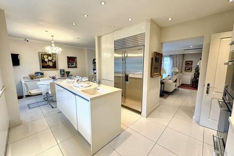 4 bedroom apartment for sale, Sommerville Court, Park Lane, Salford, M7 – Rare Opportunity: Two Apartments Merged into One Elegant Home