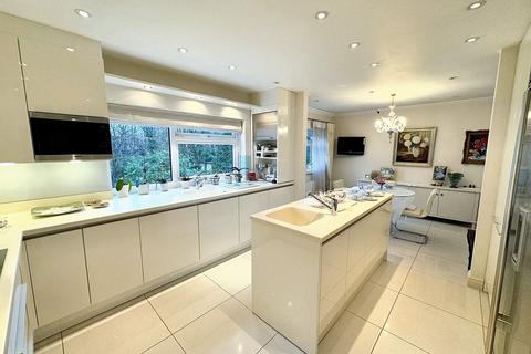 4 bedroom apartment for sale, Sommerville Court, Park Lane, Salford, M7 – Rare Opportunity: Two Apartments Merged into One Elegant Home