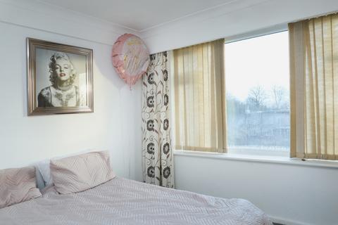 2 bedroom flat for sale, Brookland Court, Middleton Road, Manchester, Greater Manchester, M8 4JU