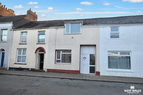 3 bedroom terraced house for sale, Queen Street, Pembroke Dock