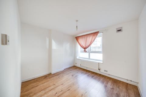 3 bedroom flat to rent, Bardsley Lane London SE10