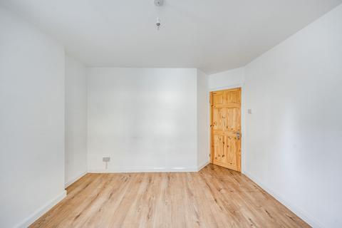 3 bedroom flat to rent, Bardsley Lane London SE10