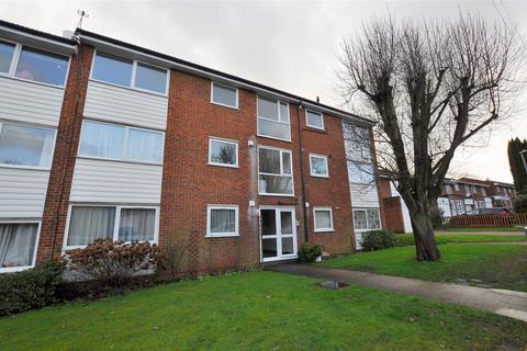 2 bedroom flat to rent, Cedarwood Drive, St Albans