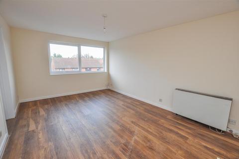 2 bedroom flat to rent, Cedarwood Drive, St Albans