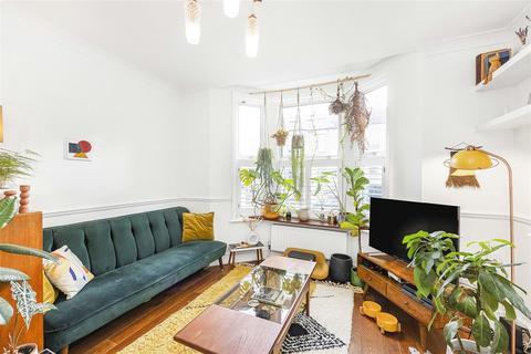 2 bedroom flat for sale, Warren Road, London E10