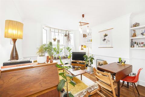 2 bedroom flat for sale, Warren Road, London E10