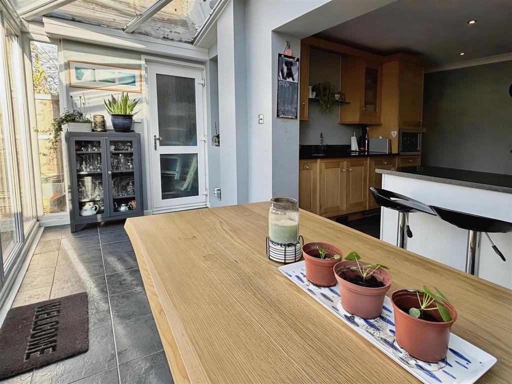 Conservatory/Dining Room