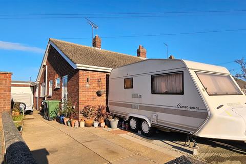 2 bedroom semi-detached bungalow for sale, Oak Avenue, Bradwell